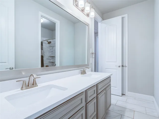 an empty room with closet and a ceiling fan