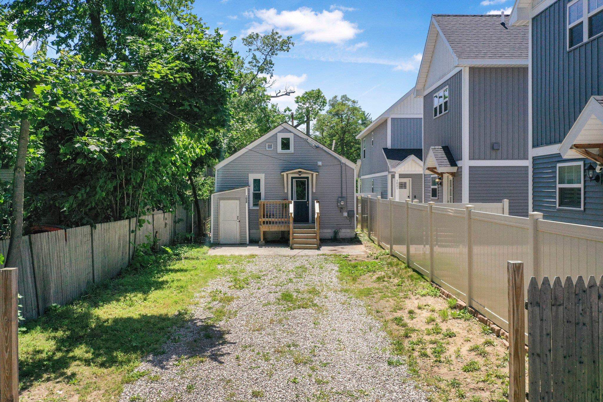 1029 East Front Street Traverse City, MI 49686 - Photo 31 of 37 1935536-5159ac0a-f2e3-4e47-9950-823367a78c4f.JPG