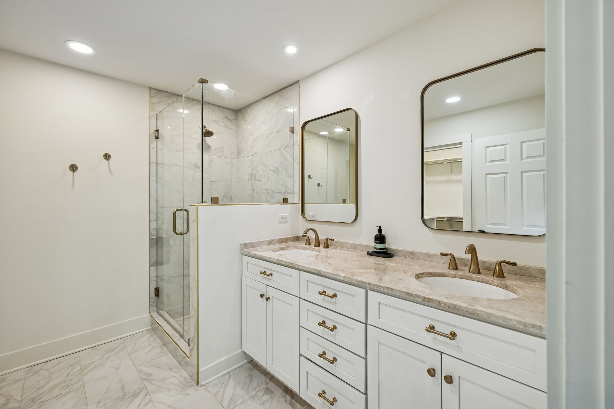 670 North Ridge Road Columbia, TN 38401 - Photo 18 of 45 a bathroom with double sink and a mirror