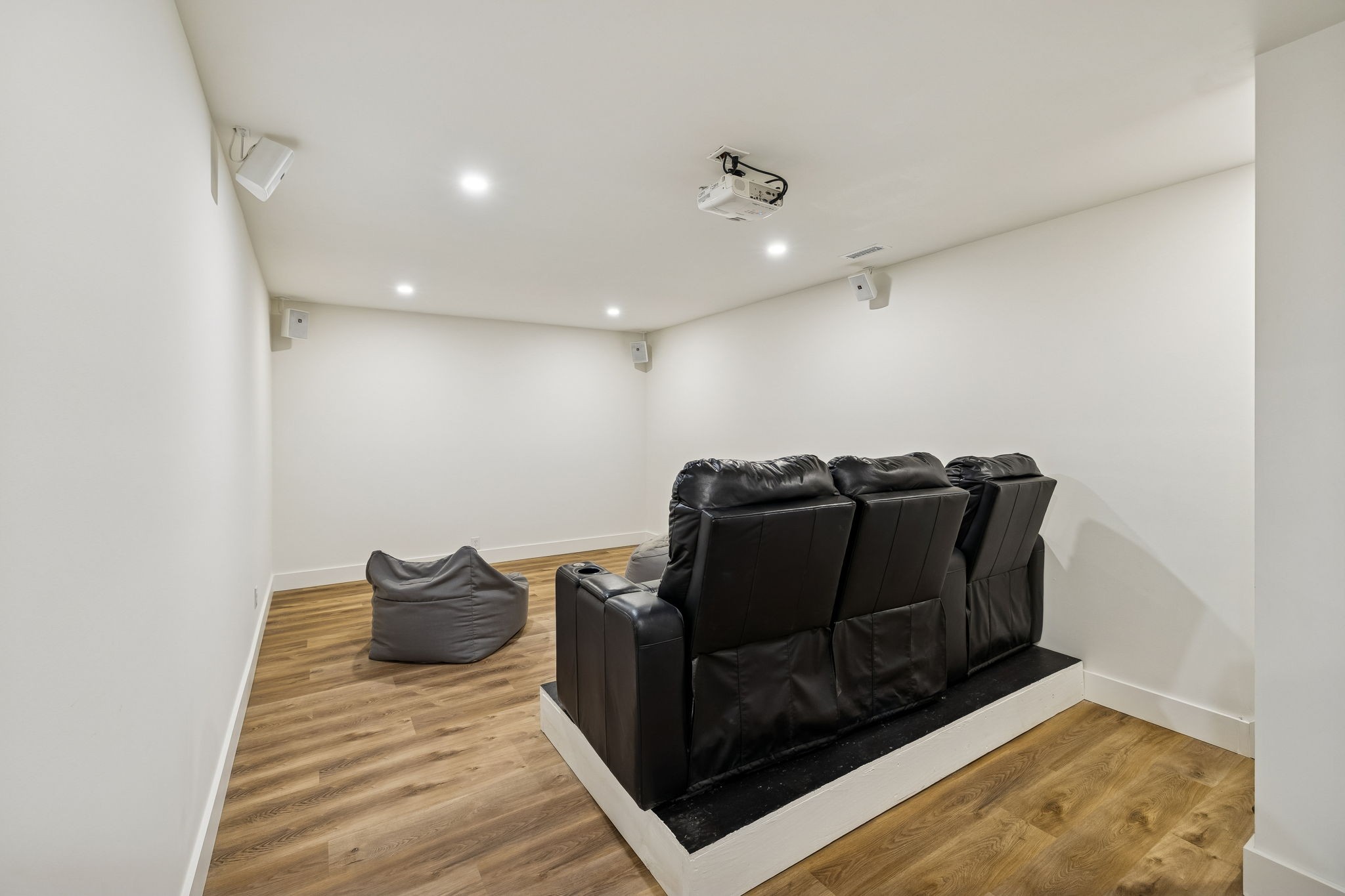 670 North Ridge Road Columbia, TN 38401 - Photo 22 of 45 a living room with furniture