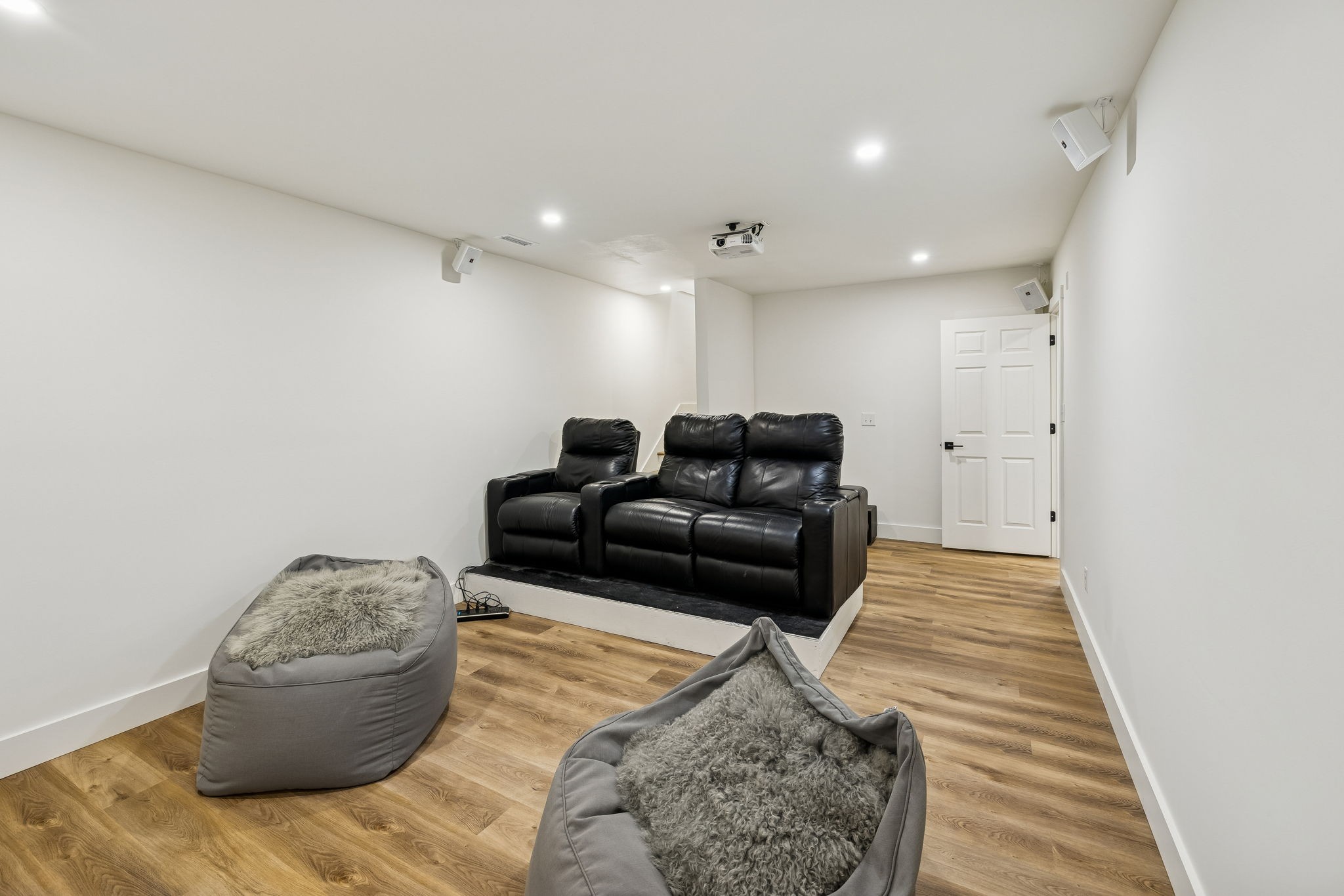 670 North Ridge Road Columbia, TN 38401 - Photo 23 of 45 a living room with furniture and a rug