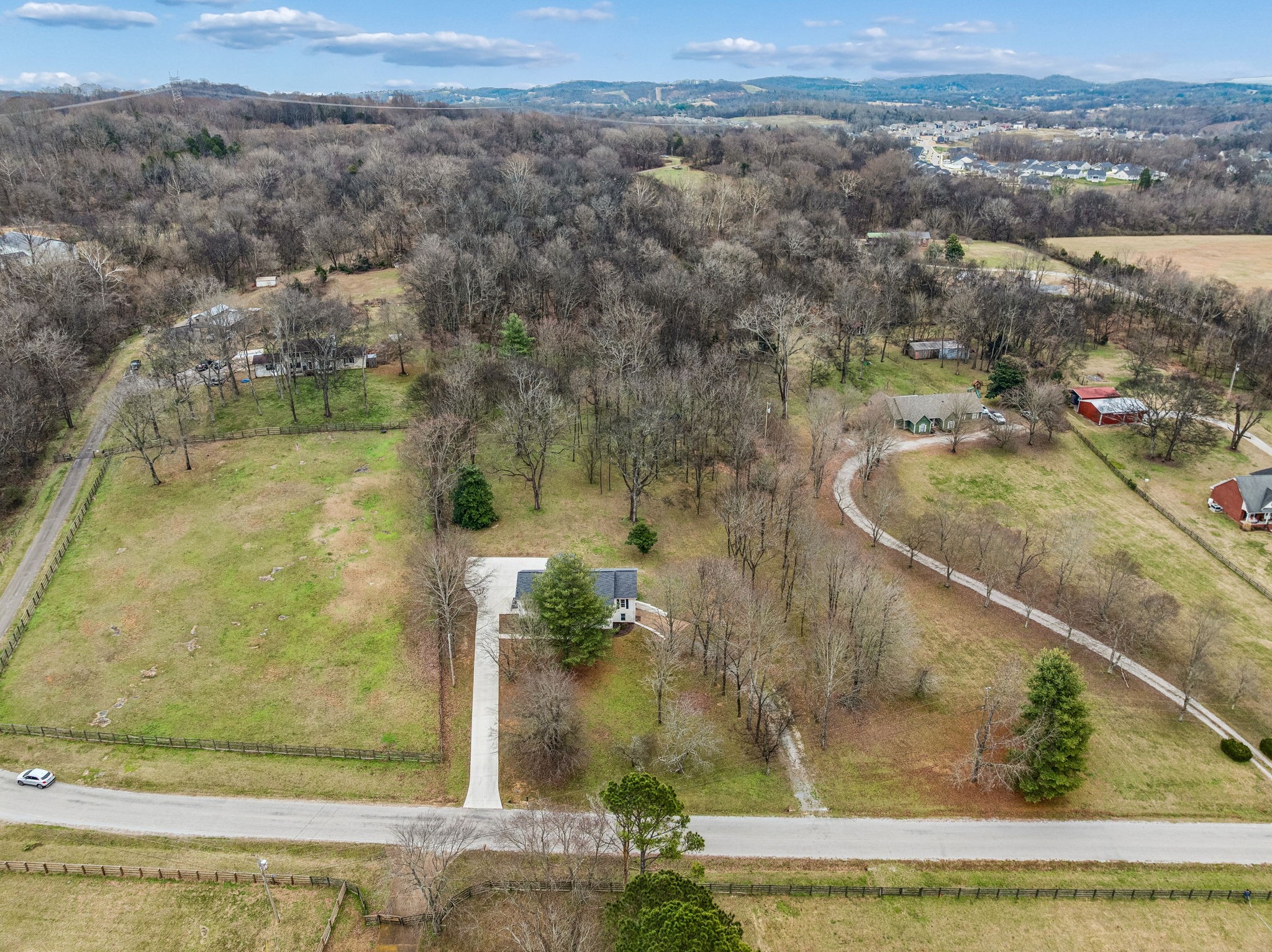 670 North Ridge Road Columbia, TN 38401 - Photo 42 of 45 an aerial view of a residential houses with outdoor space
