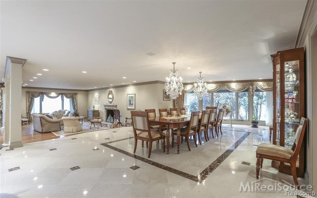 591 Lake Shore Road Grosse Pointe, MI 48236 - Photo 13 of 61 Dining room