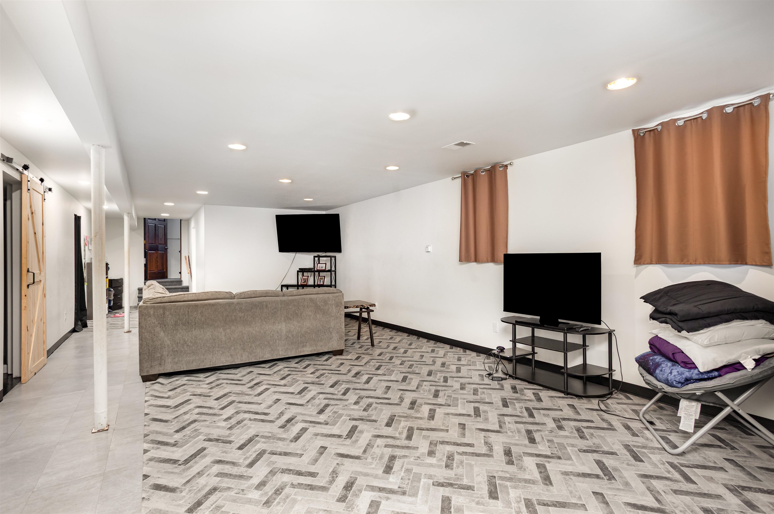 330 West Broomfield Road Mount Pleasant, MI 48858 - Photo 9 of 26 1940237-e970f1ce-2e7e-40c0-ab1a-fabcd81723ba.JPG