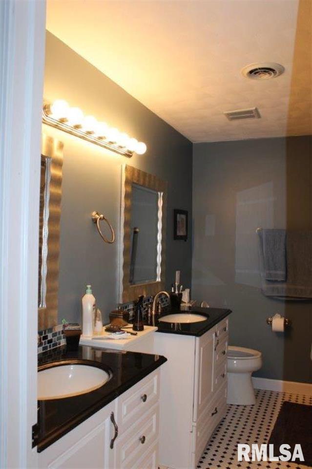 4775 Silver Spur Road Bettendorf, IA 52722 - Photo 17 of 24