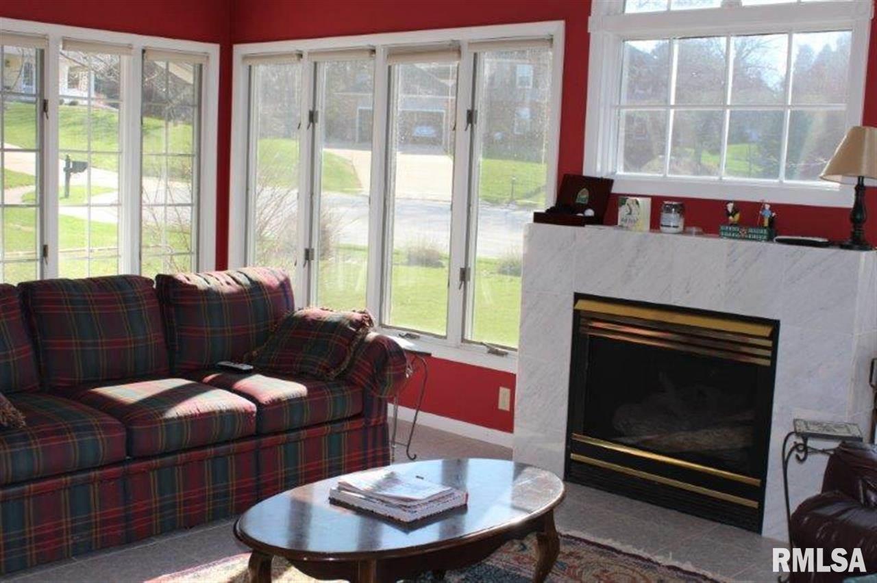 4775 Silver Spur Road Bettendorf, IA 52722 - Photo 4 of 24