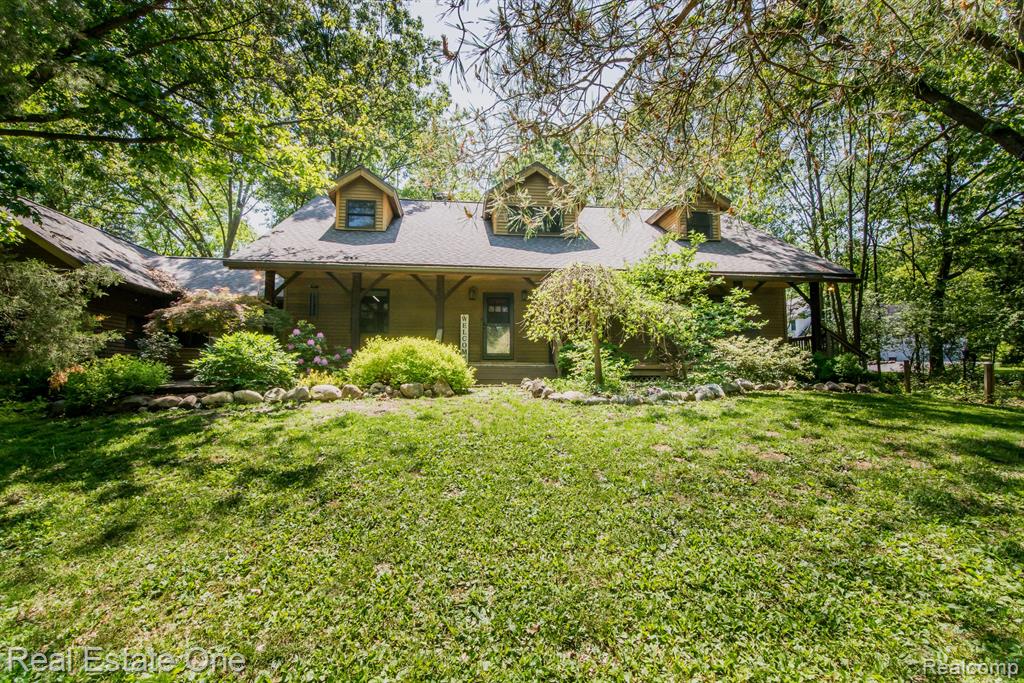 5804 Brighton Road Brighton, MI 48116 - Photo 3 of 57