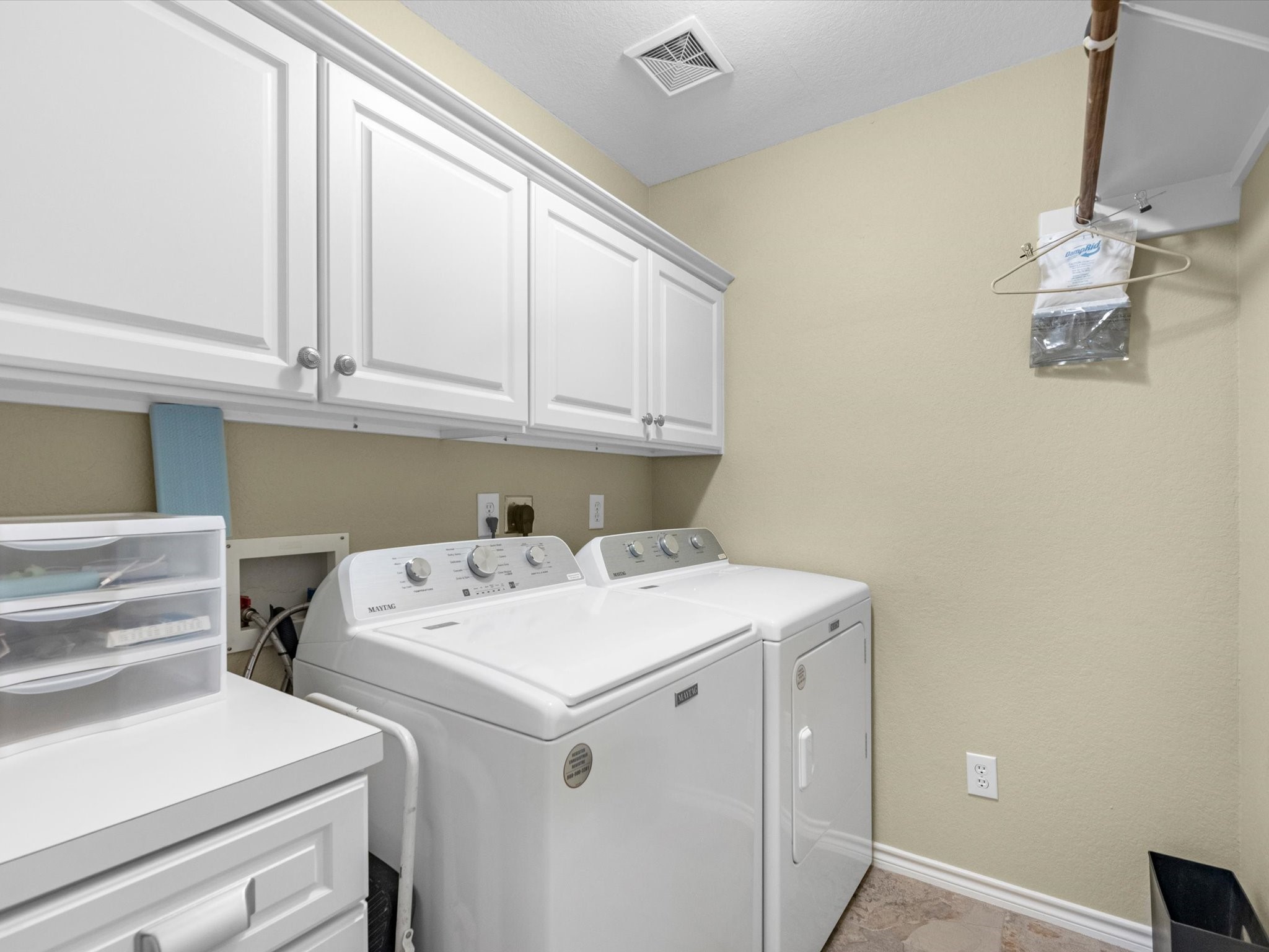 19019 Relay Road Humble, TX 77346 - Photo 27 of 31 a utility room with dryer and washer