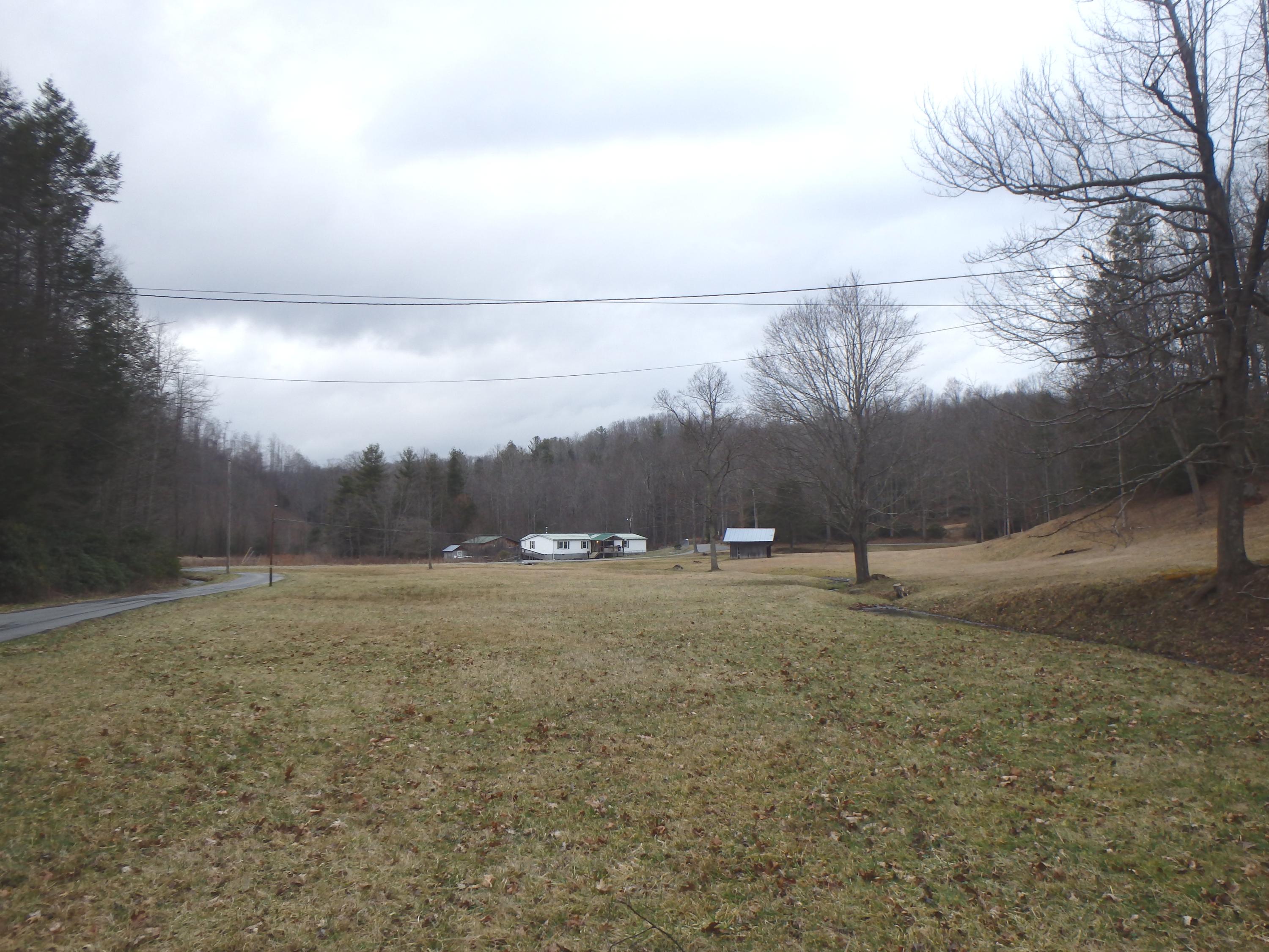 233 Falls Road Hampton, TN 37658 - Photo 6 of 26 P1300500