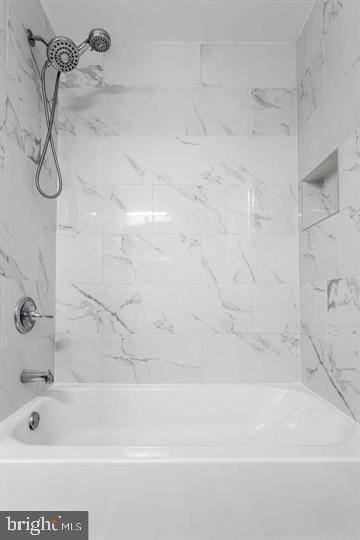 2807 Falling Brook Terrace Hyattsville, MD 20783 - Photo 31 of 48 a bathroom with a bathtub