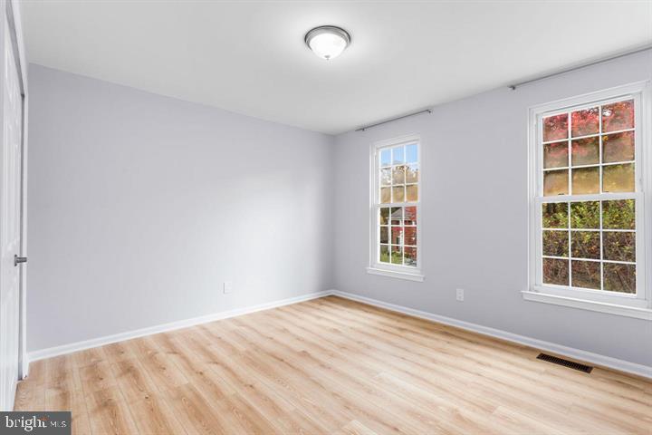 2807 Falling Brook Terrace Hyattsville, MD 20783 - Photo 32 of 48 an empty room with windows