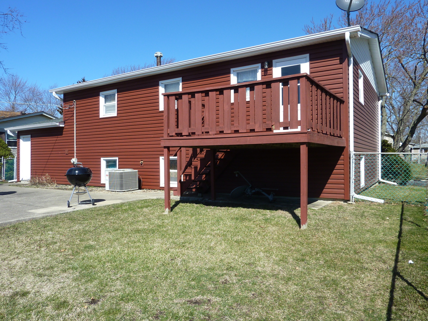 5657 Dover Road Oak Forest, IL 60452 - Photo 12 of 15 a view of house with yard and garage