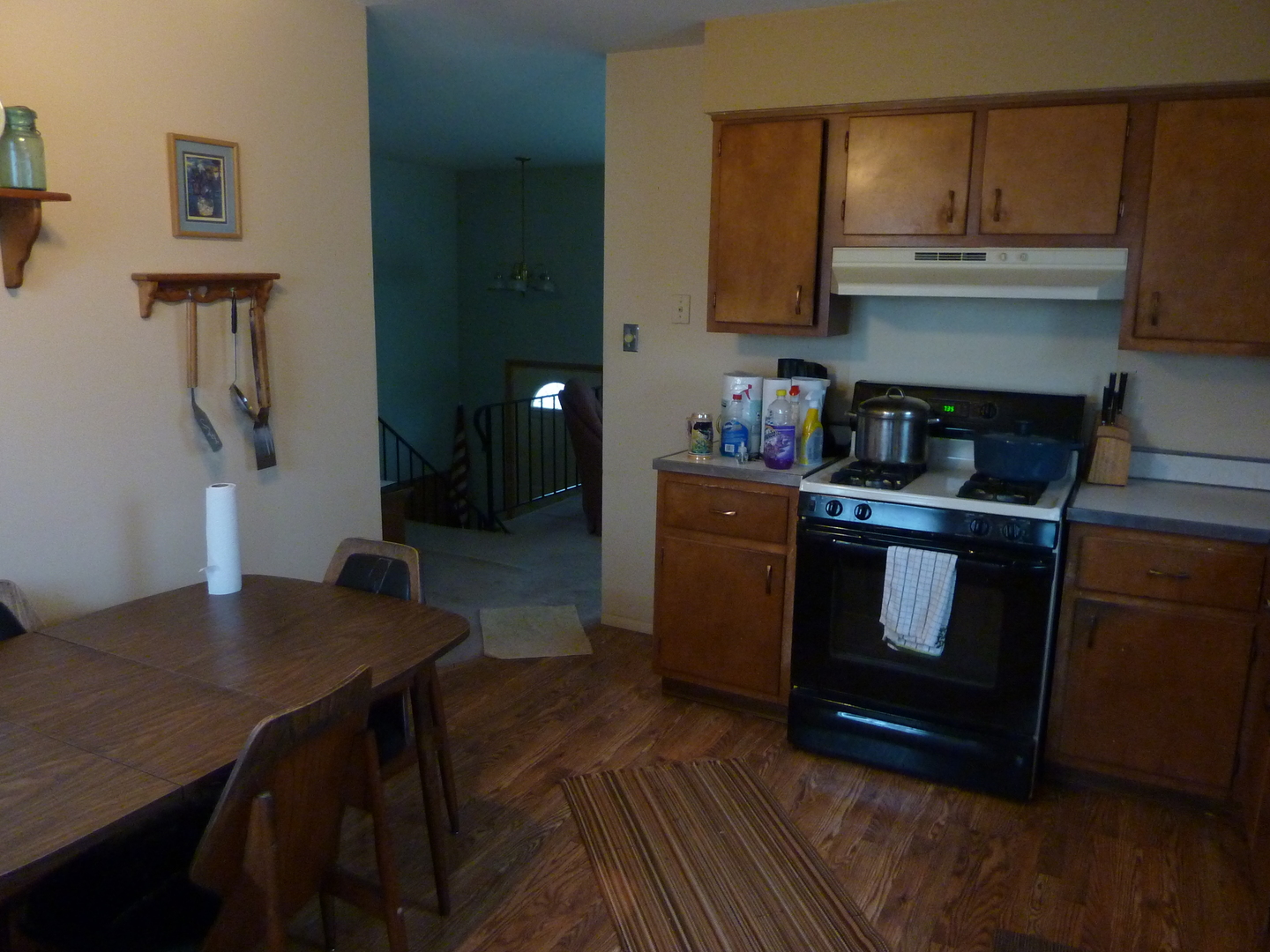 5657 Dover Road Oak Forest, IL 60452 - Photo 6 of 15 a kitchen with a stove a sink and cabinets