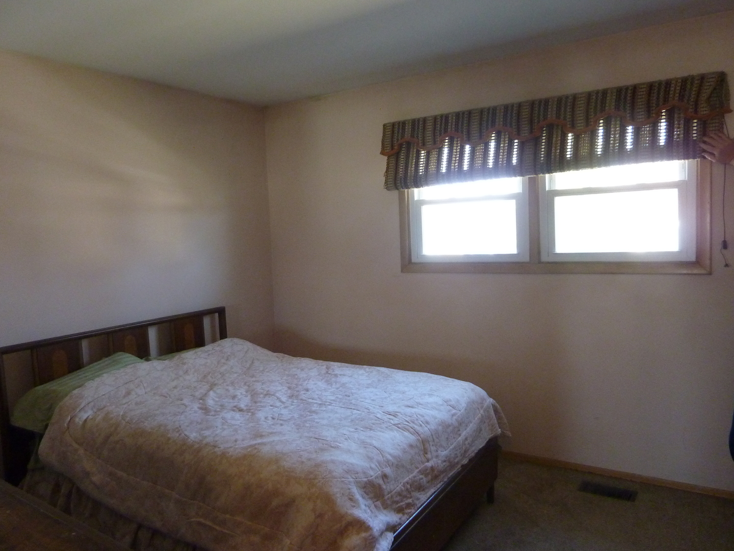 5657 Dover Road Oak Forest, IL 60452 - Photo 8 of 15 a bedroom with a bed and window