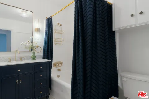 $695,000 | 3400 San Marino Street, Unit M, Los Angeles, CA 90006