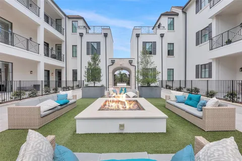$1,295,000 | 5270 Town And Country Boulevard, Unit 124, Frisco, TX 75034