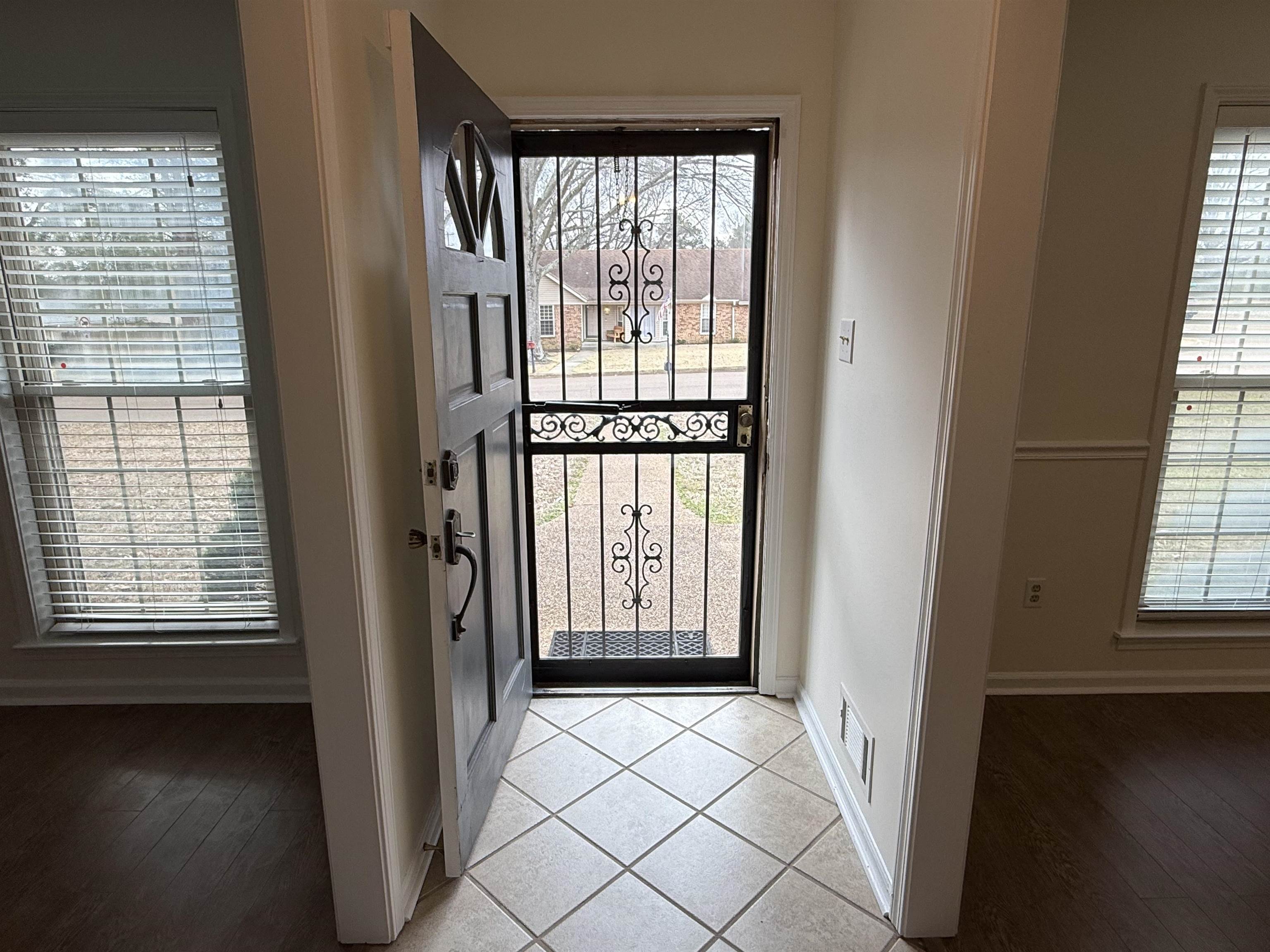 2639 Cedar Ridge Drive Germantown, TN 38138 - Photo 3 of 17 a view of an entryway with livingroom