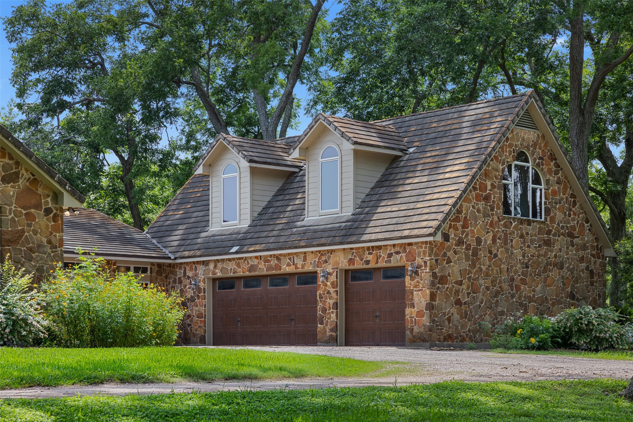 8502 Stansberry Road Wallis, TX 77485 - Photo 8 of 50 A three car garage for plenty of storage and extra parking in driveway and along the pathway in.