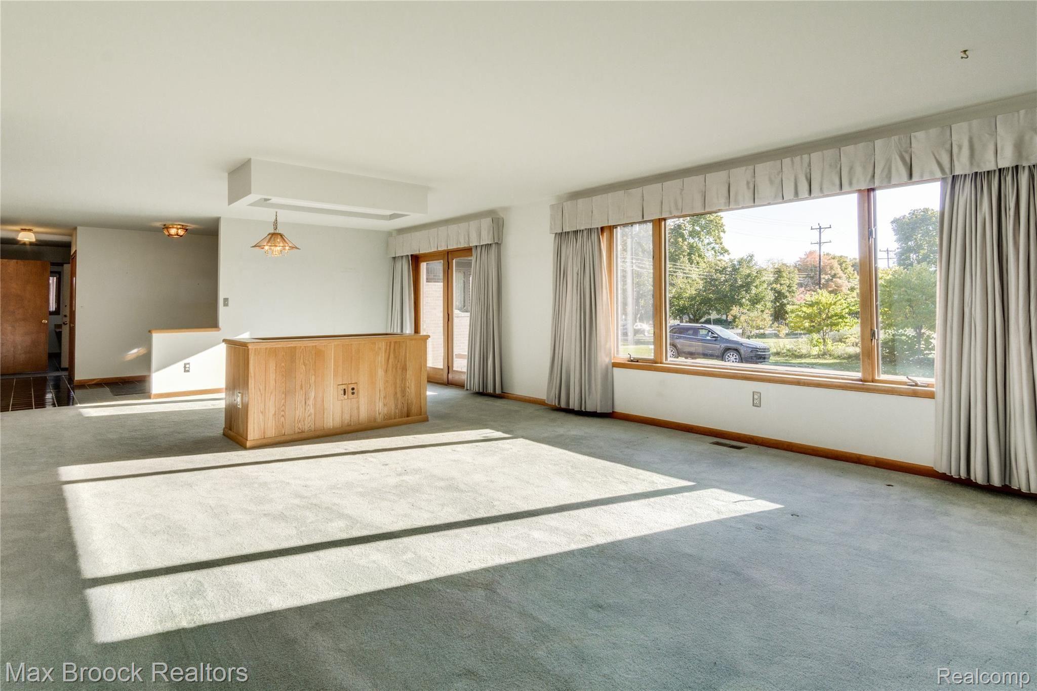 919 Spring Street Howell, MI 48843 - Photo 7 of 43 Interiors (5 of 35).jpg