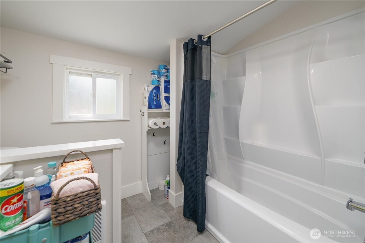 533 Fidalgo Street Sedro-Woolley, WA 98284 - Photo 16 of 37 a bathroom with a bathtub and a shower