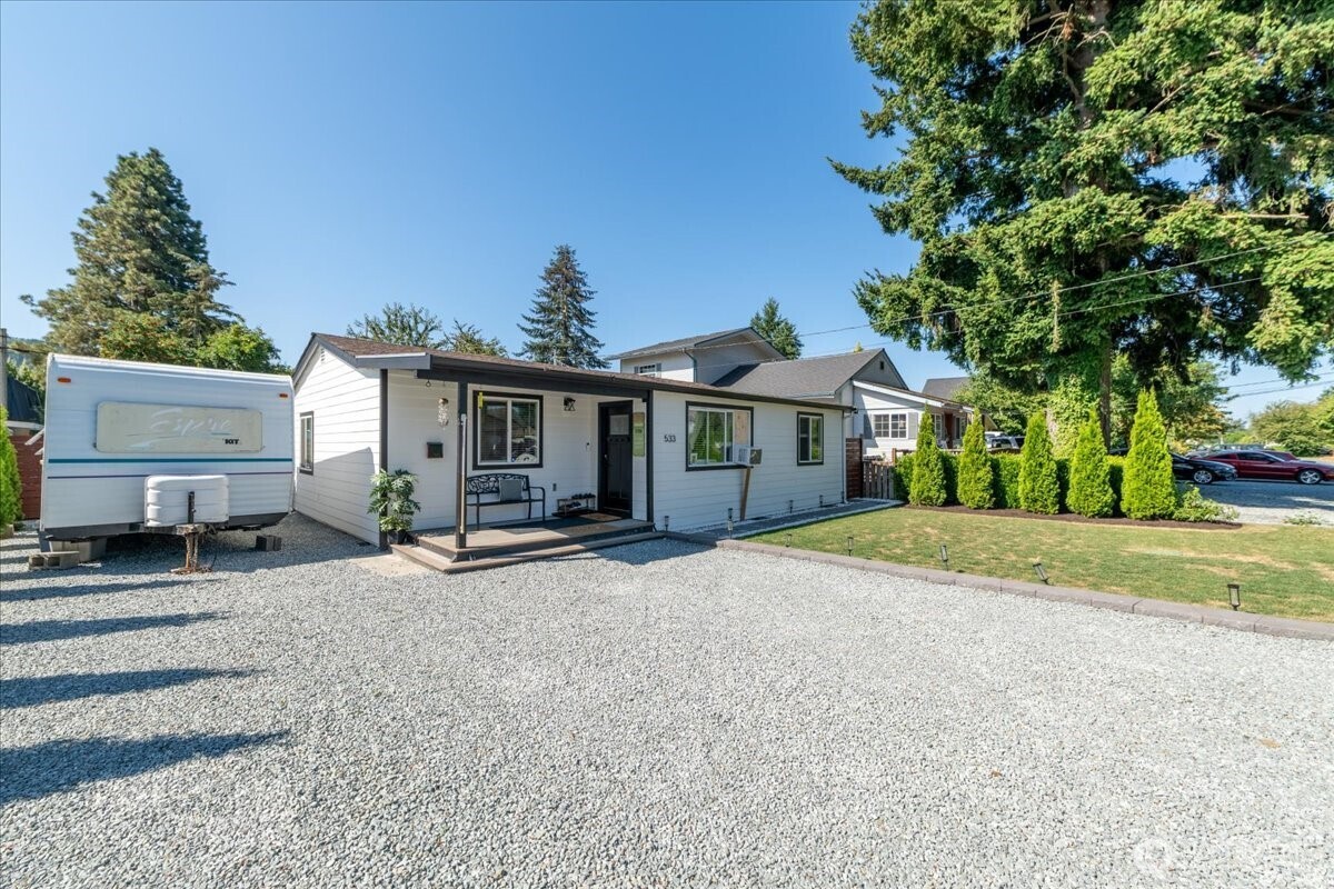 533 Fidalgo Street Sedro-Woolley, WA 98284 - Photo 2 of 37 a front view of a house with a garden