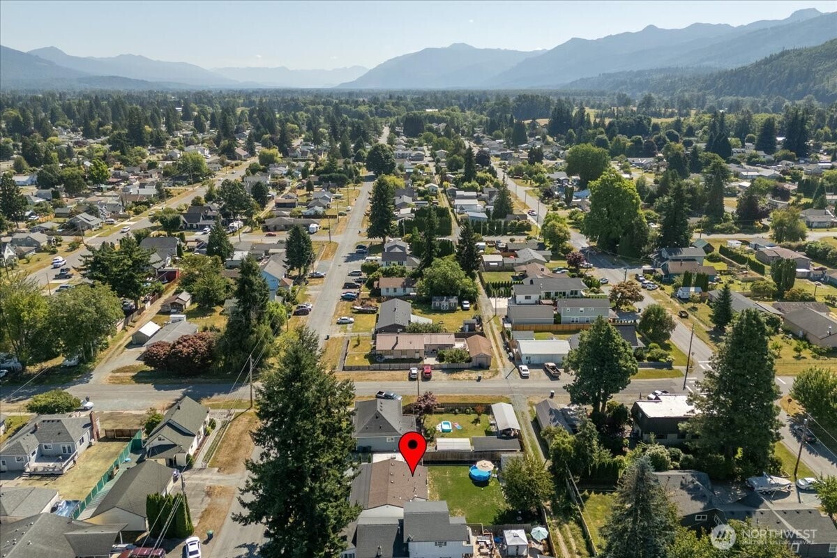 533 Fidalgo Street Sedro-Woolley, WA 98284 - Photo 37 of 37 a view of city and mountain