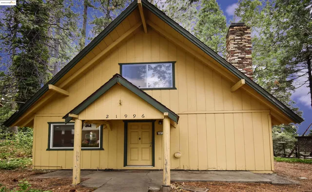 a view of house with a outdoor space