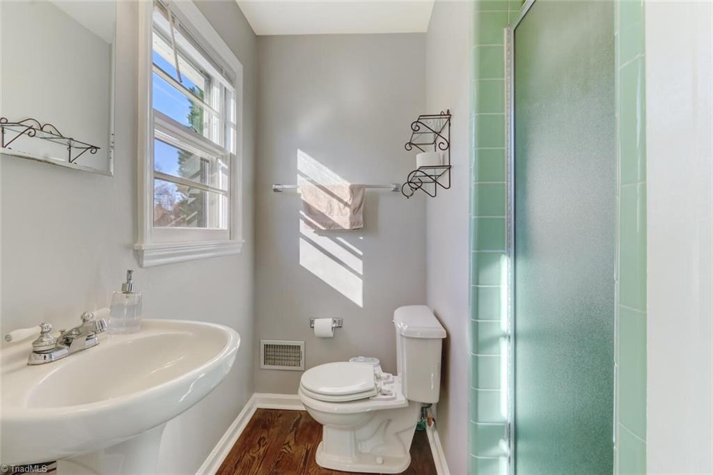 5705 Fleming Terrace Road Greensboro, NC 27410 - Photo 14 of 31 Gallery Image 14
