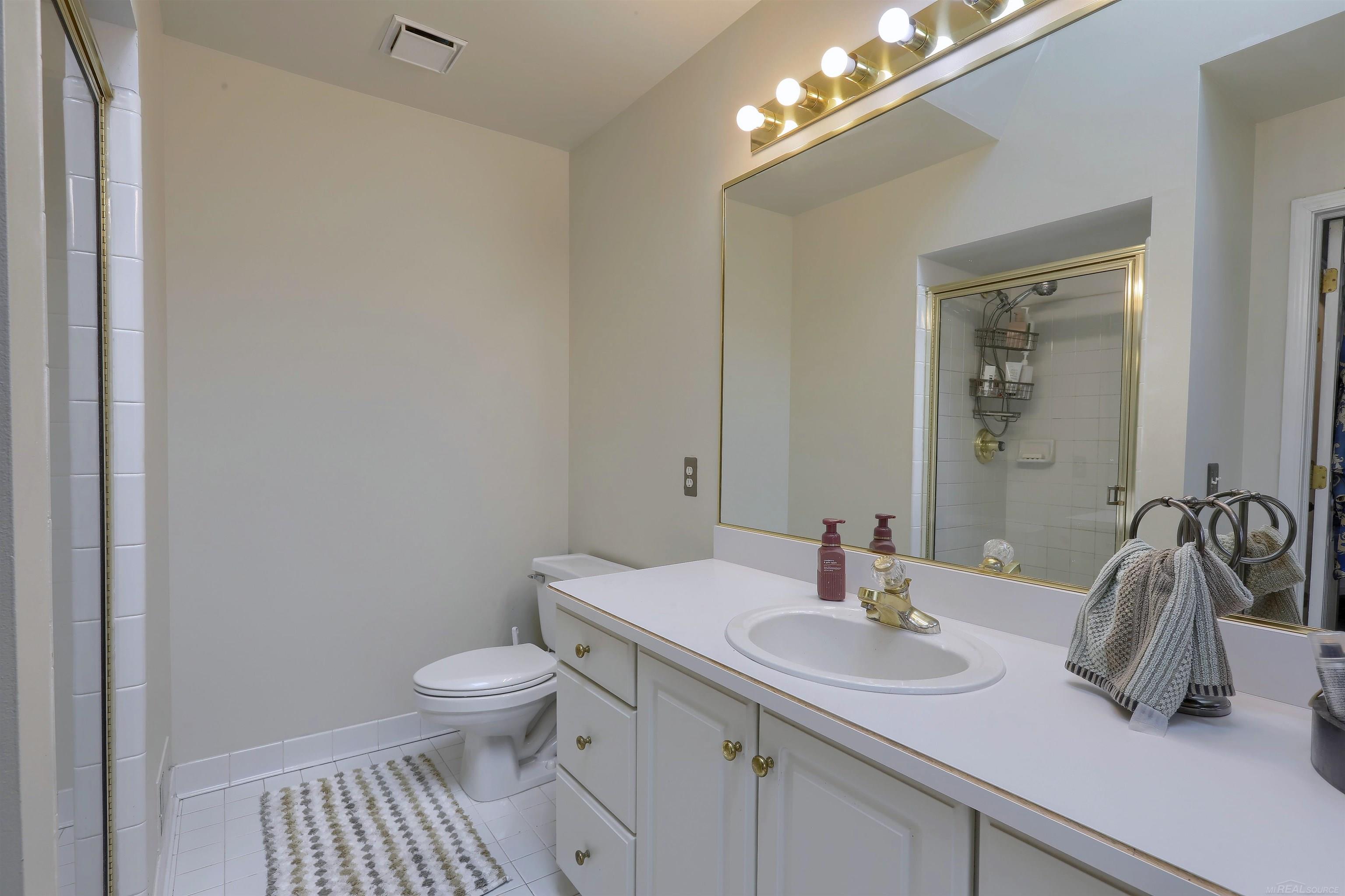 38895 Ridgeview Circle, Unit 58 Clinton Township, MI 48036 - Photo 20 of 33