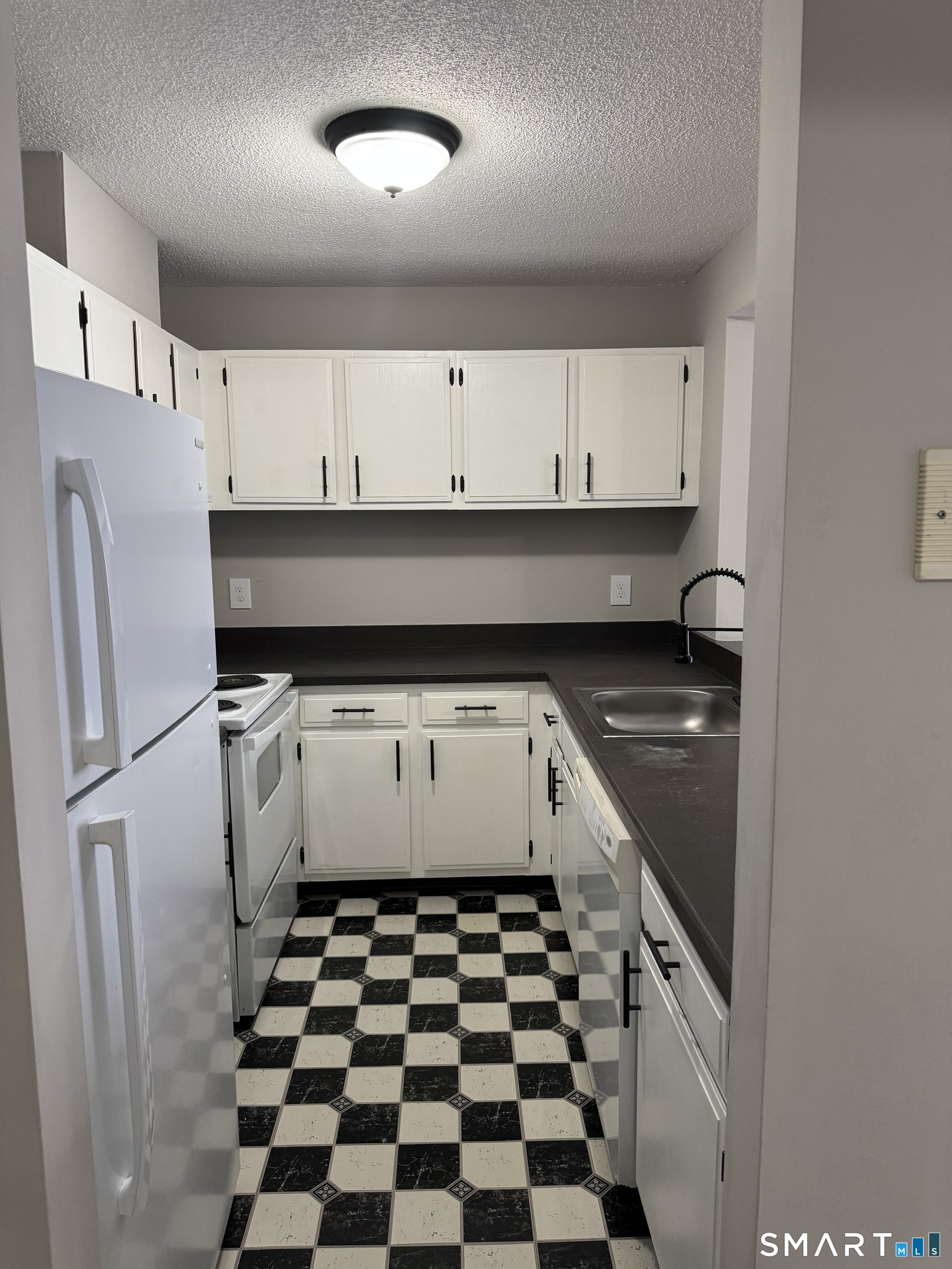 175 Mill Pond Road, Unit 324 Hamden, CT 06514 - Photo 13 of 16