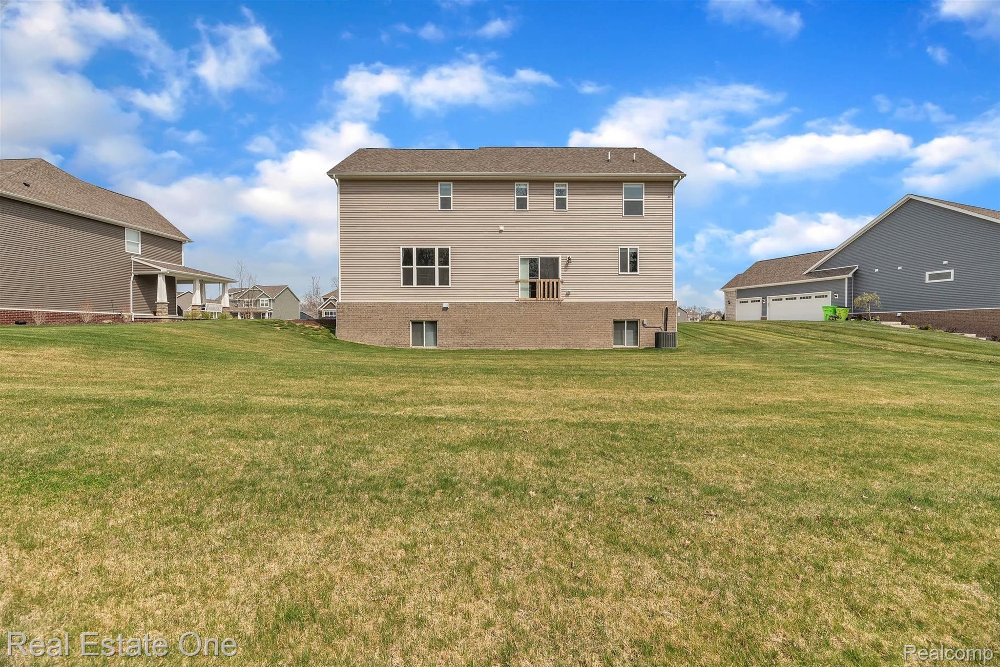 2452 Walnut View Drive Howell, MI 48855 - Photo 37 of 39 45-2452 Walnut View Dr-WindowStill-Real-Estate-Photography-45.jpg