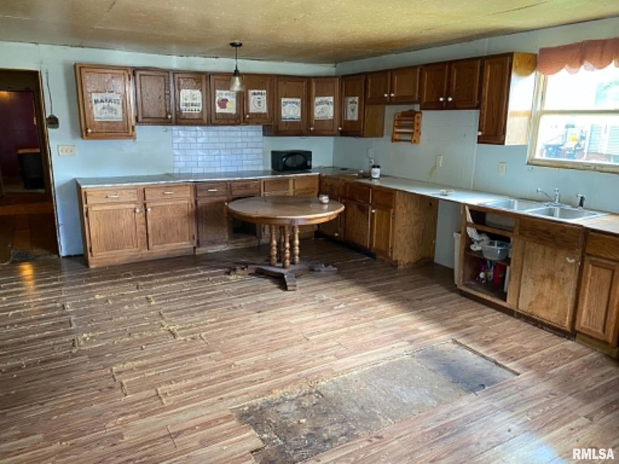1019 East Walnut Street Canton, IL 61520 - Photo 2 of 28