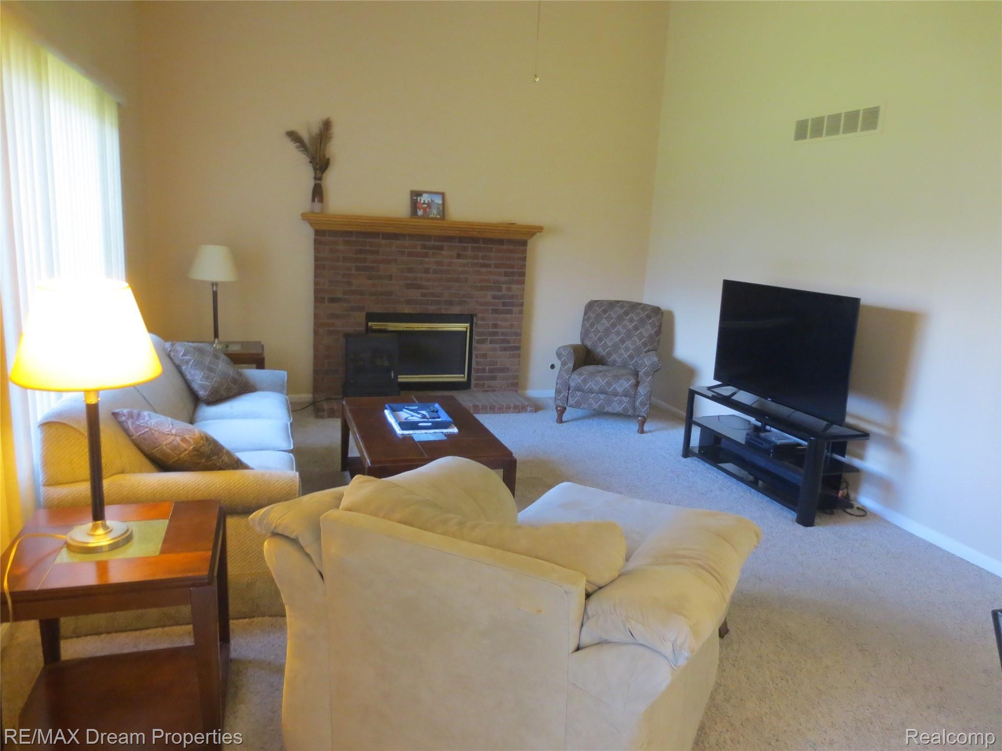 6897 Fox Path Canton, MI 48187 - Photo 10 of 31 IMG_2104.JPG
