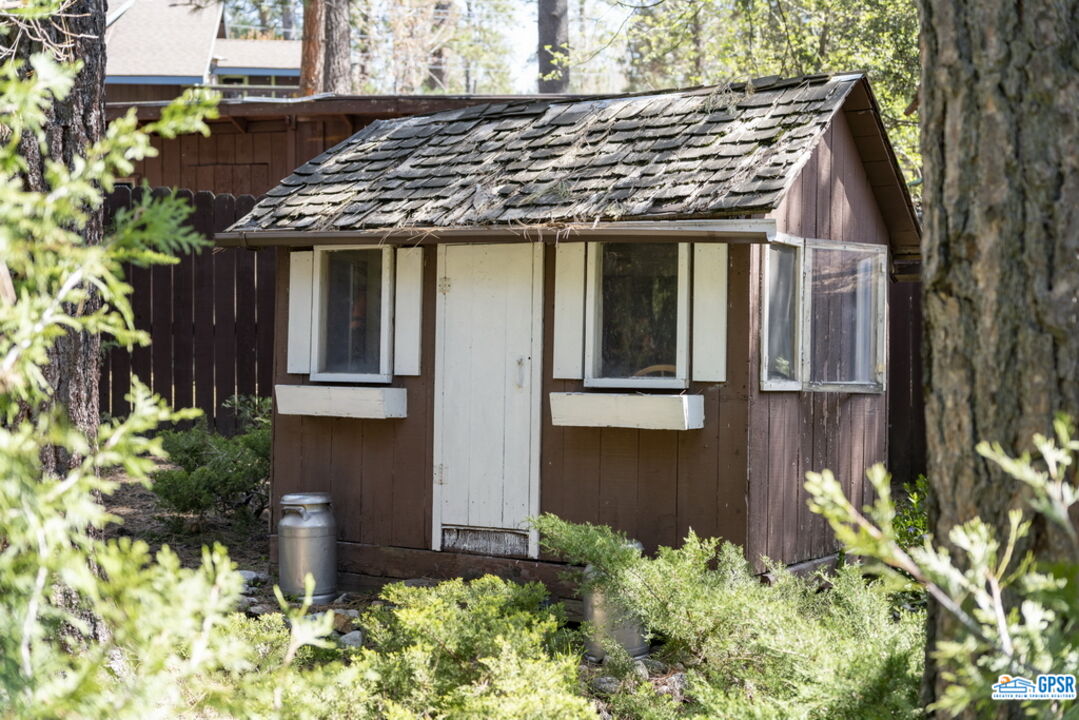 53335 Meadow Drive Idyllwild, CA 92549 - Photo 32 of 35 a view of a house with potted plants