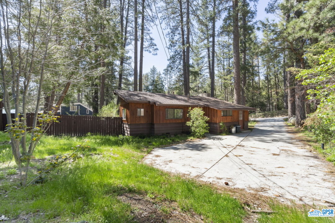 53335 Meadow Drive Idyllwild, CA 92549 - Photo 35 of 35 a view of a garden with trees