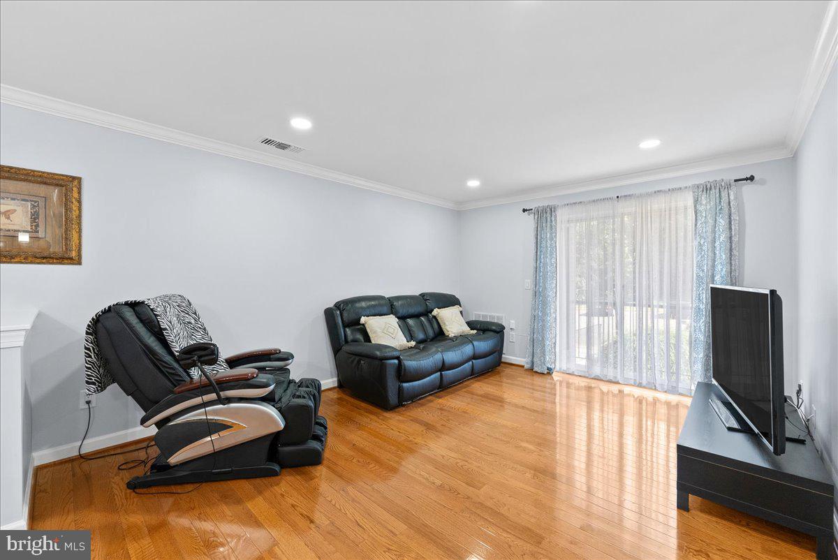 14901 Rydell Road, Unit 201 Centreville, VA 20121 - Photo 5 of 30
