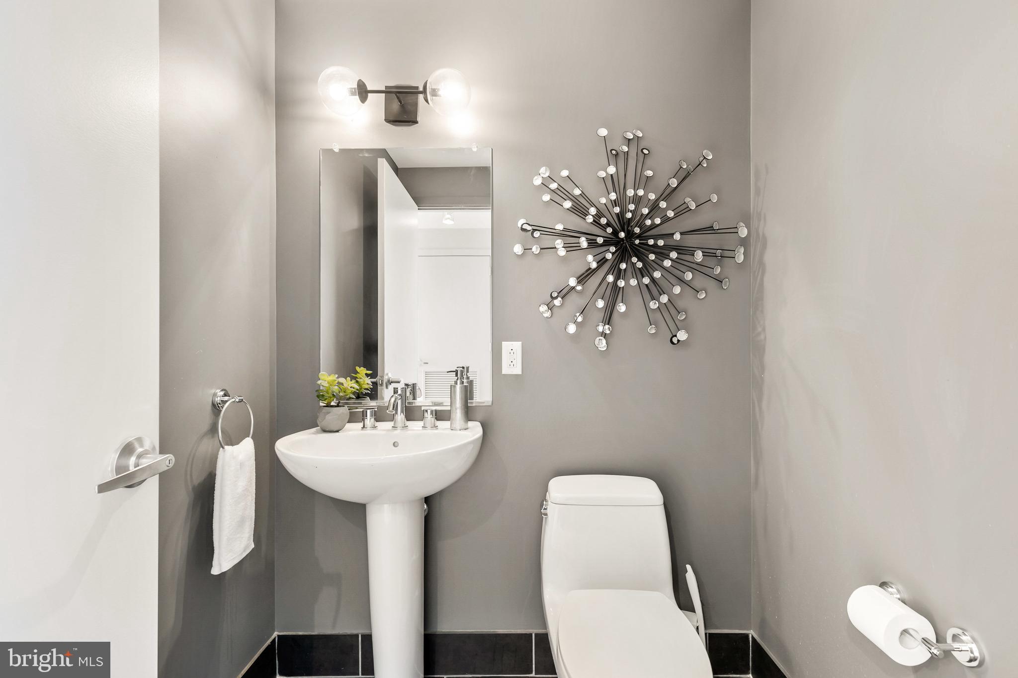 1200 Steuart Street, Unit 625 Baltimore, MD 21230 - Photo 17 of 71 Guest bath off foyer