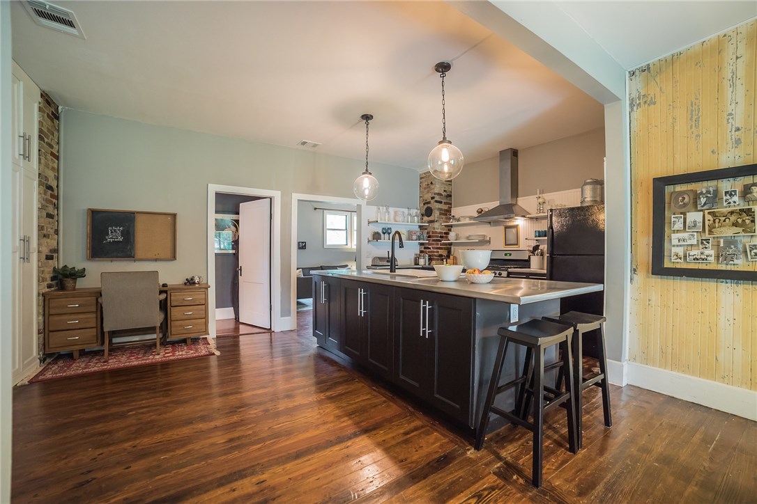 708 West Prairie Lea Street Lockhart, TX 78644 - Photo 1 of 1