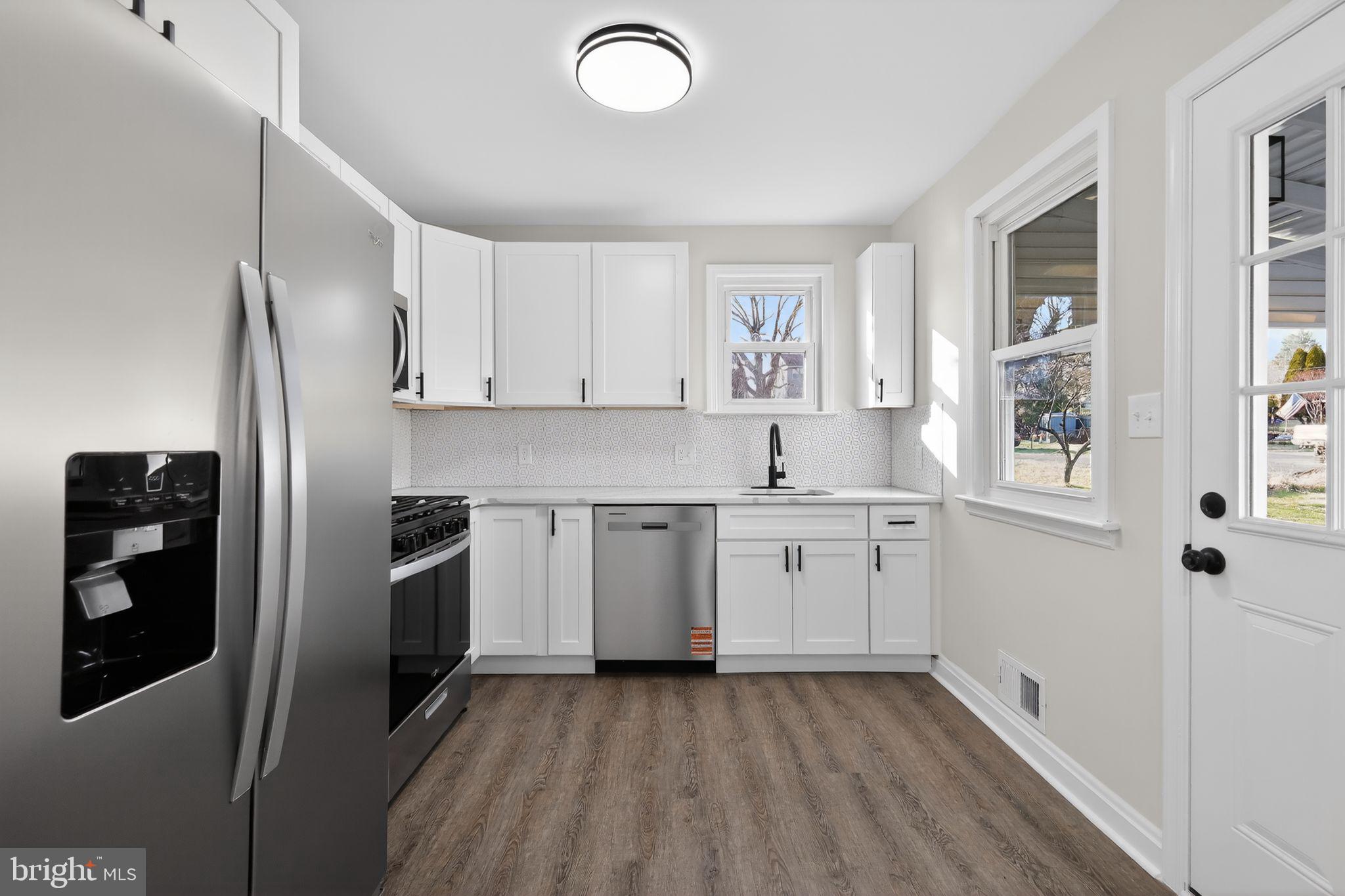 7908 Underhill Road Baltimore, MD 21237 - Photo 9 of 30 Gorgeous New Kitchen