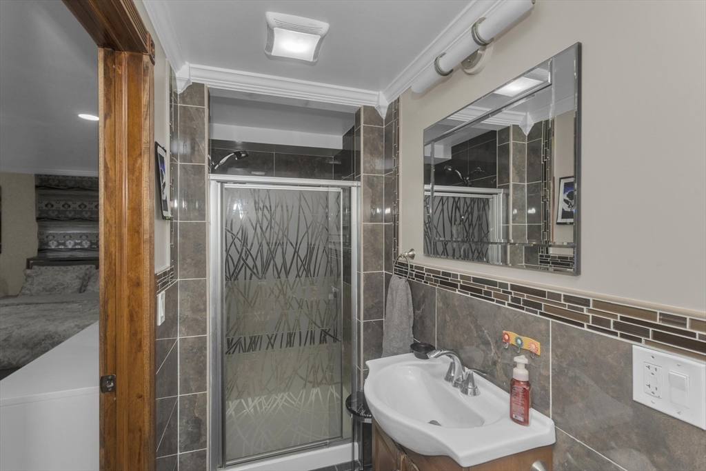 77 Glendale Road Agawam, MA 01001 - Photo 20 of 40