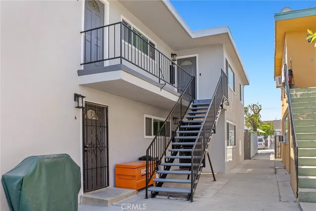 $1,059,000 | 233 West Oliver Street, San Pedro, CA 90731