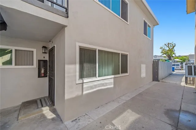 $1,059,000 | 233 West Oliver Street, San Pedro, CA 90731