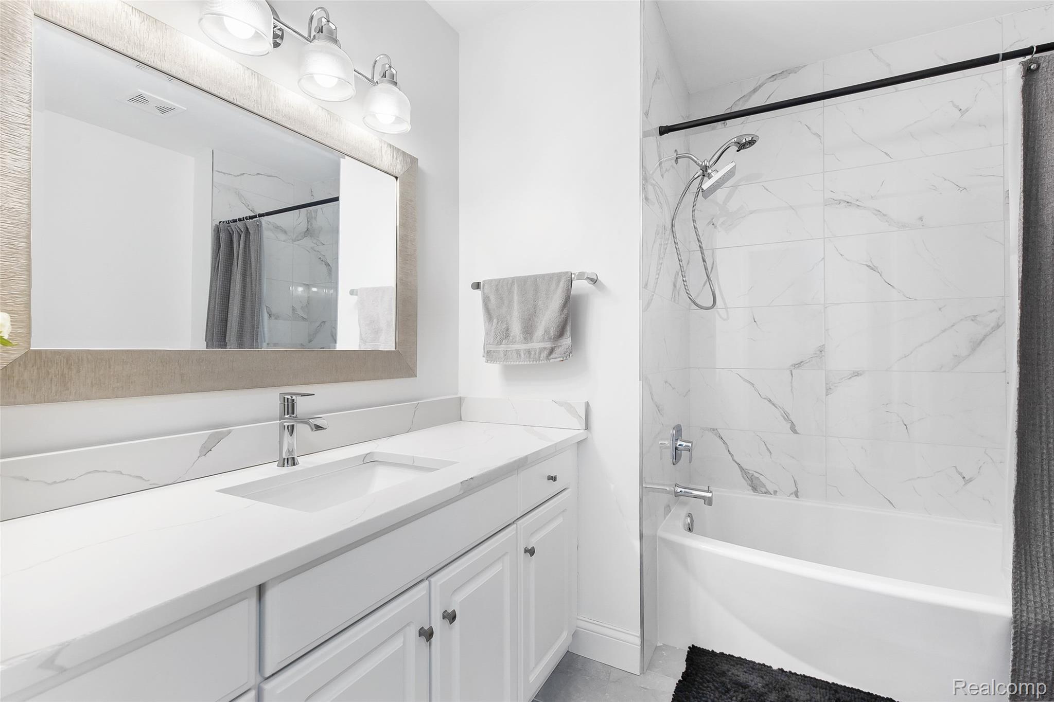 2192 Avon Lake Lane Rochester, MI 48307 - Photo 34 of 51 2192 Avon Lake Ln-44.jpg