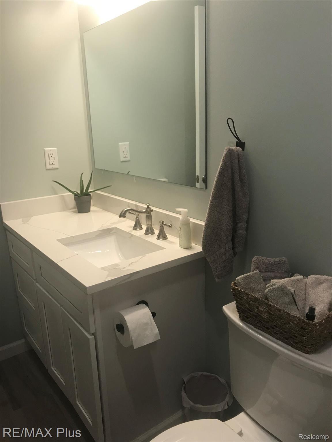 2337 King Road Lapeer, MI 48446 - Photo 48 of 80 24d in law bath.jpg