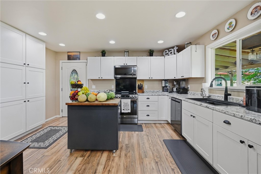 20257 Indian Rock Road Hidden Valley Lake, CA 95467 - Photo 5 of 33 Lovely kitchen with front door to the left.