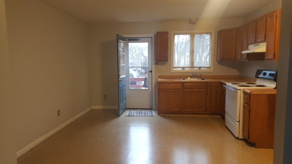403-405 Bay Street Springfield, MA 01109 - Photo 4 of 9 Gallery Image 4