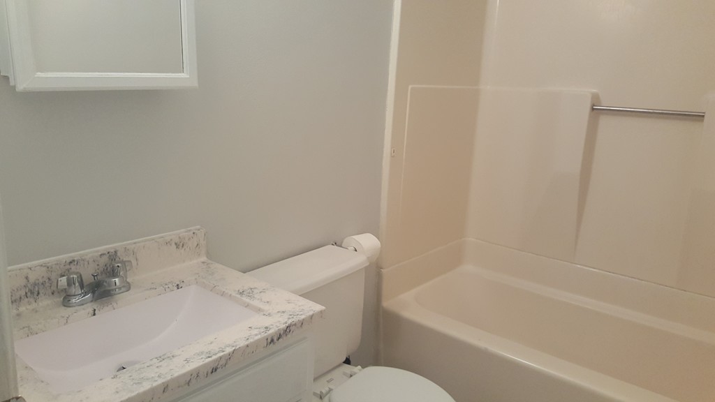403-405 Bay Street Springfield, MA 01109 - Photo 6 of 9 Gallery Image 6