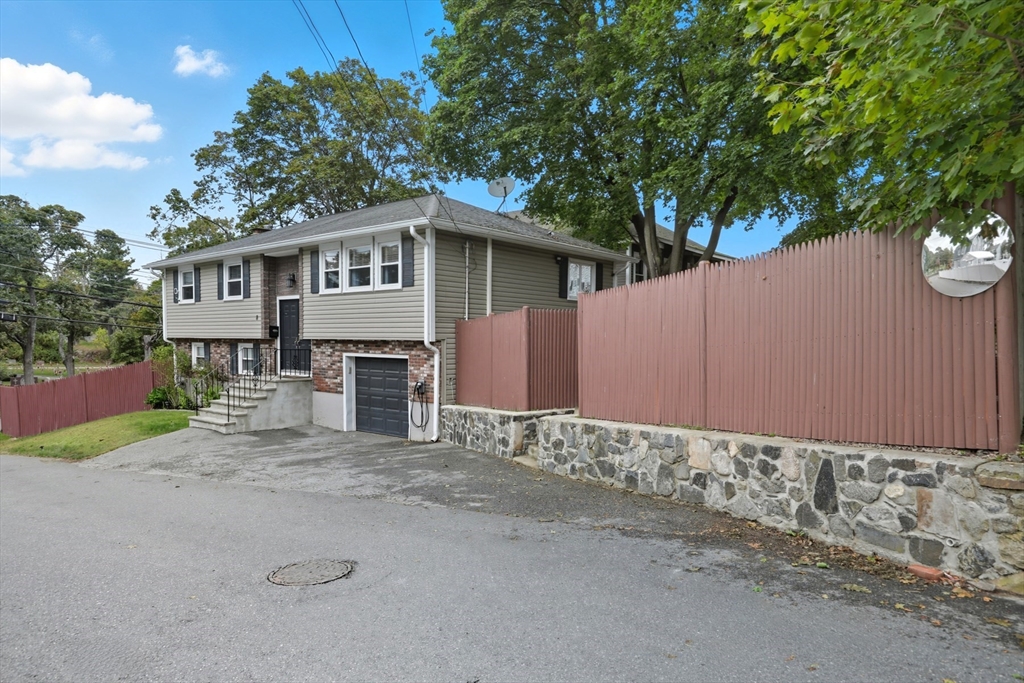 8 Ryan Place Swampscott, MA 01907 - Photo 4 of 39