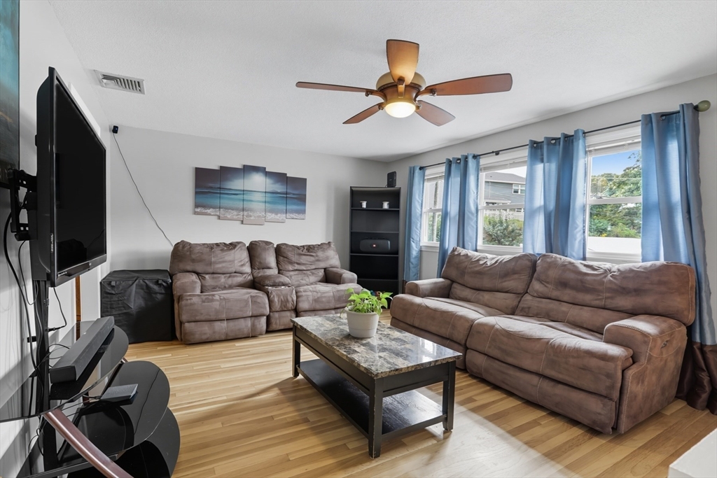 8 Ryan Place Swampscott, MA 01907 - Photo 6 of 39