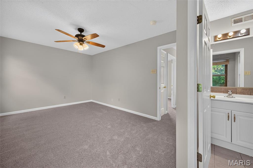 2358 Hidden Meadow Lane Ballwin, MO 63021 - Photo 18 of 44